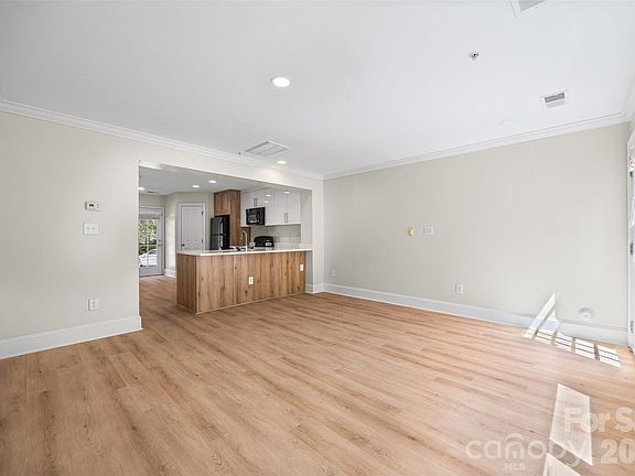 4th image of 5306 Park Rd #5320