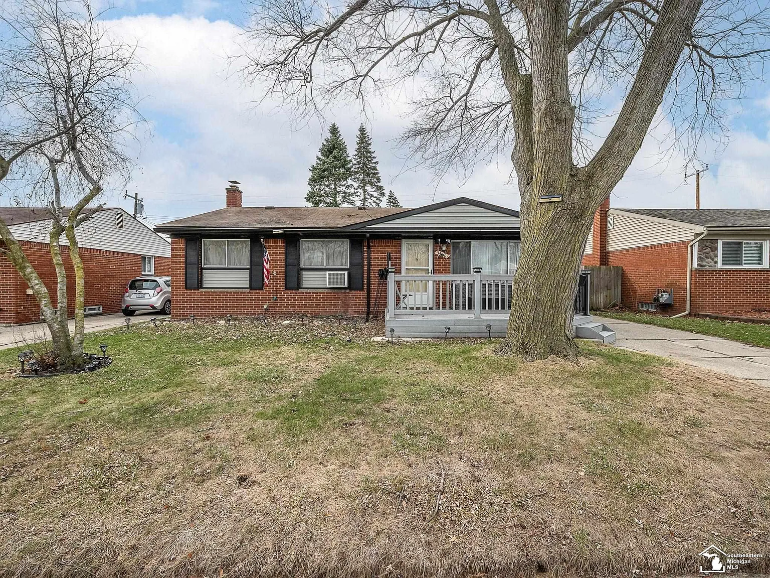 34627 Nancy St photo 1