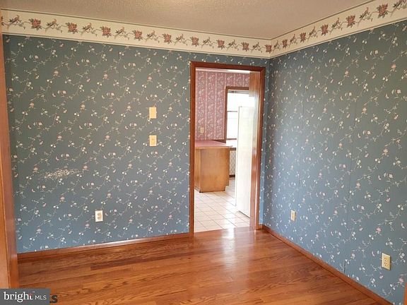 5th image of 410 Gerald St