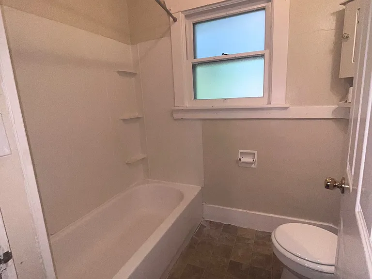 410 NE Colorado St — Photo 8