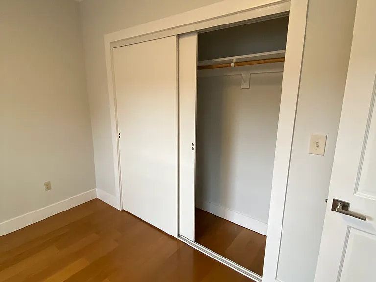 34-27 Crescent St #2 — Photo 17