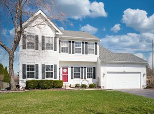 7069 Nathan Ln, Carpentersville, IL