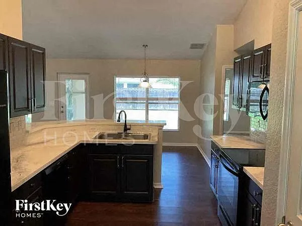 3102 Lucaya Ave — Photo 5