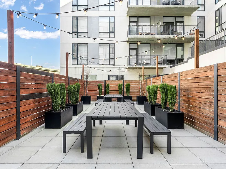 372 9th Luxury Rentals — Photo 30