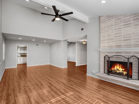 3rd image of 22725 Gault St