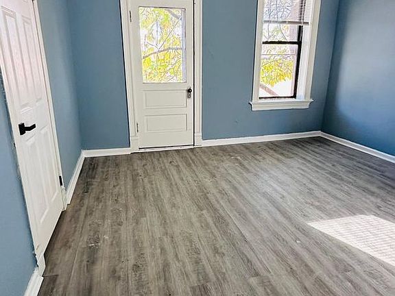 4th image of 3325 Chippewa St #2F