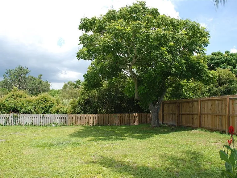 1624 Springdale Dr — Photo 7