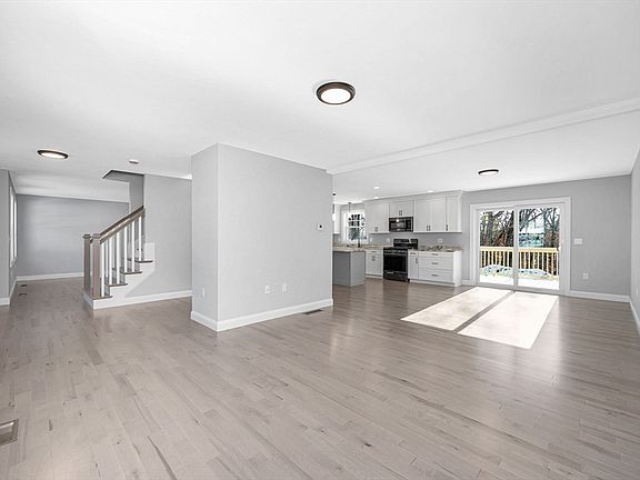 4th image of 59-59A Baremeadow St