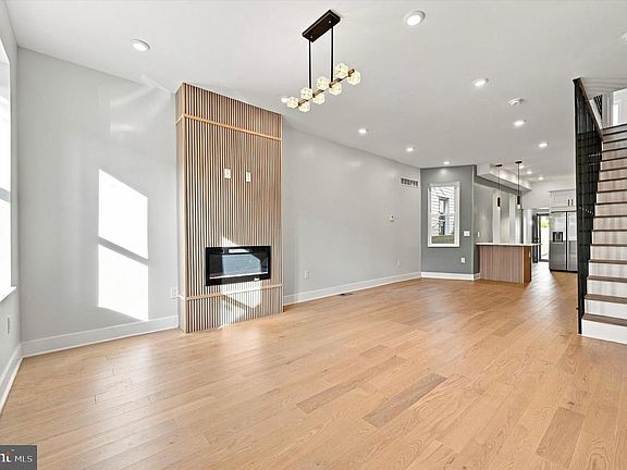 5th image of 3060 Edgemont St