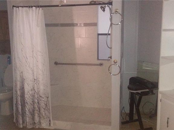 4th image of 229 Philadelphia Blvd #34