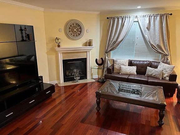 4th image of 600 E Magnolia Blvd