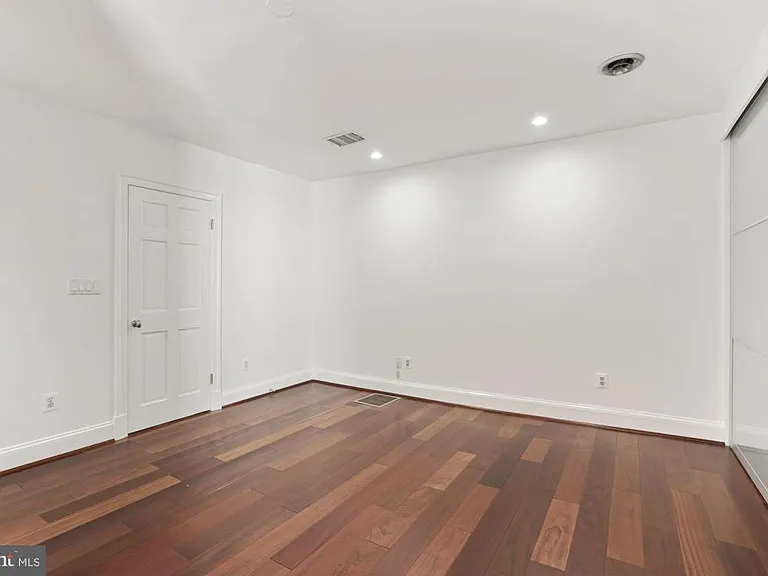 1675 Wisconsin Ave NW — Photo 20