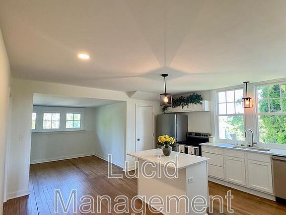 2nd image of 285 Pope St APT 2