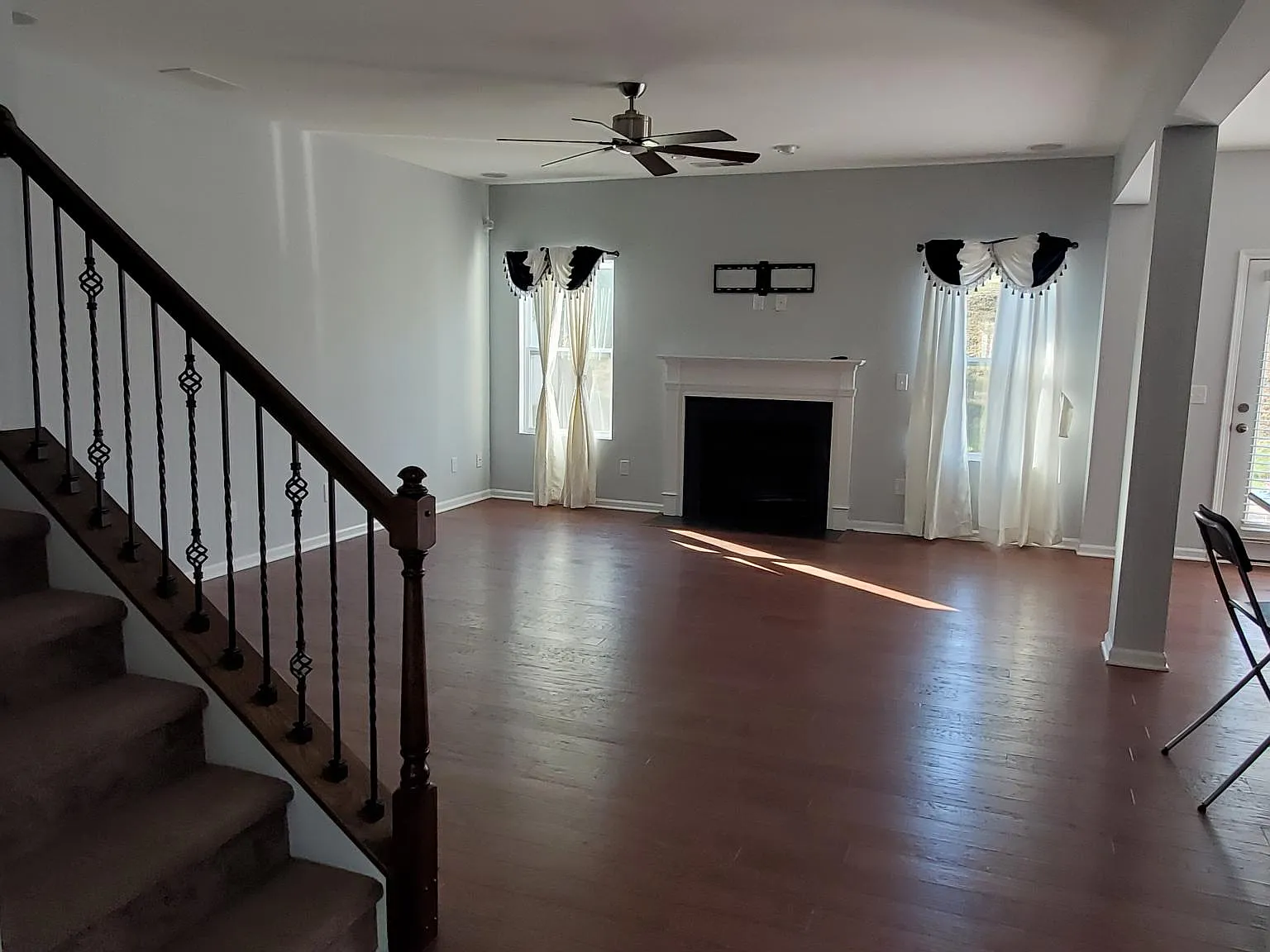 5 bed, 3000 sqft, $2,975 — Photo 4