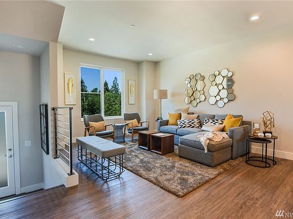5th image of 520 Freemont Walk SE