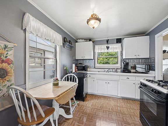 4th image of 3922 Elm Ave