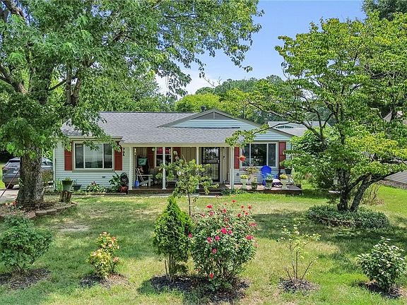3rd image of 6425 Brookshire Dr