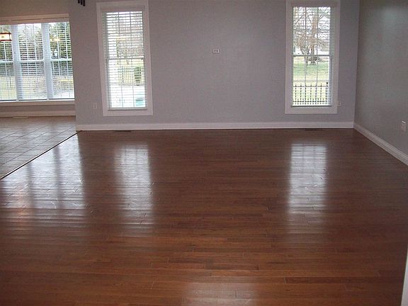 5th image of 74 Terri Aire Dr