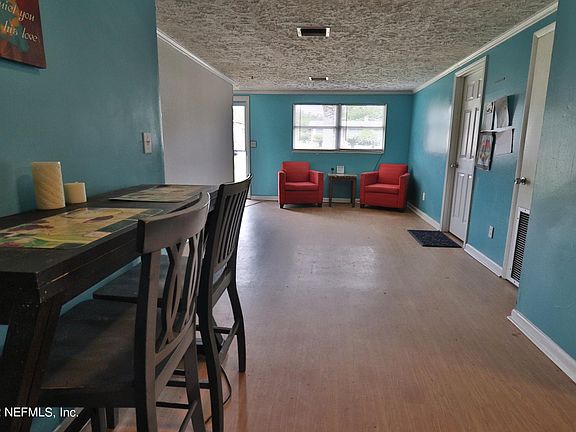 2nd image of 947 CREST Drive E