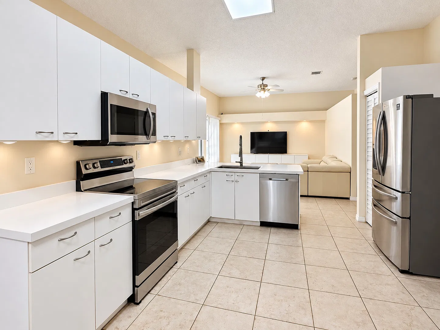 4 bed, 2054 sqft, $3,295 — Photo 4