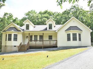109 Blueridge Ln, Lords Valley, PA 18428