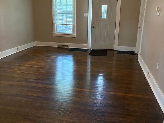 2nd image of 207 S Poplar St