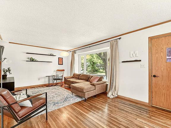 4th image of 1006 10th St NE