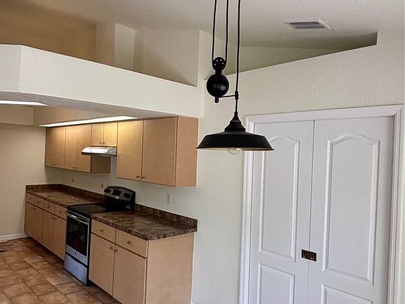 5th image of 1167 Sherwin St