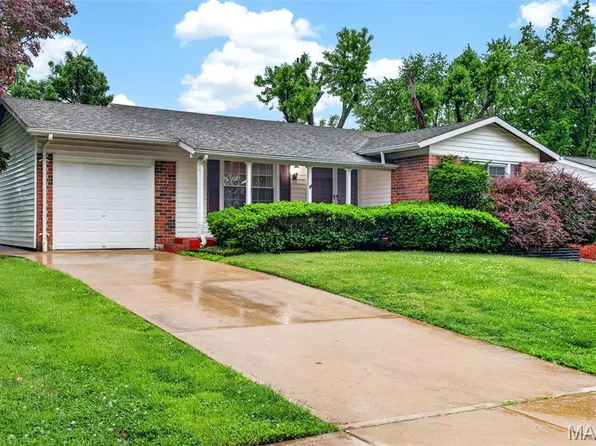 2150 Canterbury Dr, Florissant, MO 63033