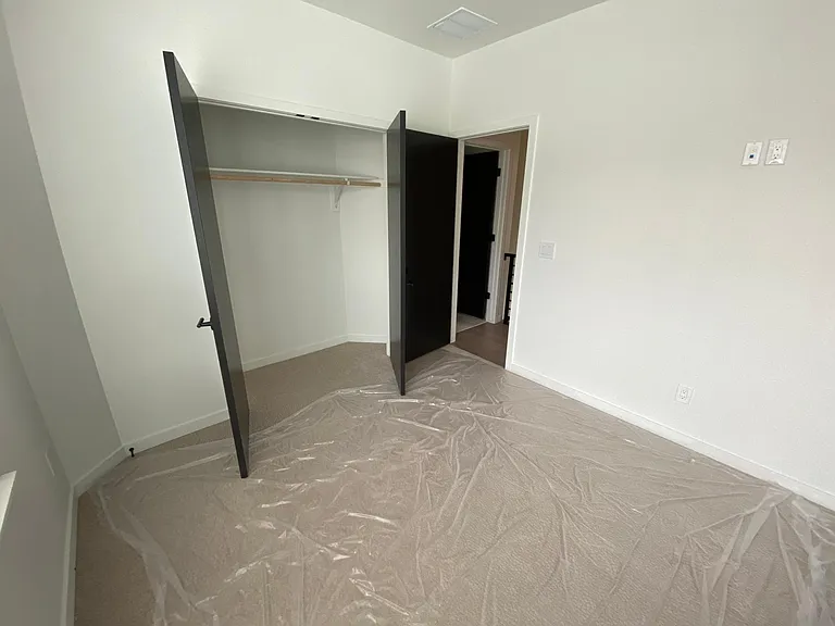 1920 Hooker St #6 — Photo 10