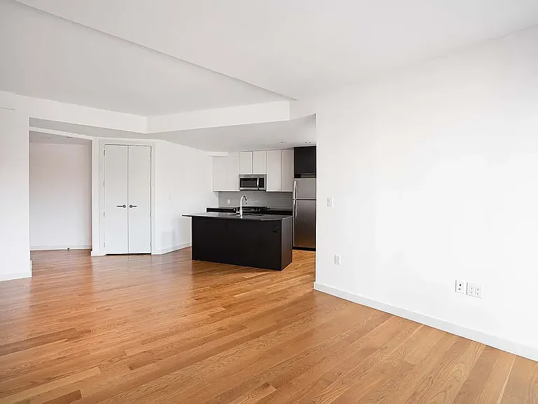 31-43 Vernon Blvd #617A — Photo 3