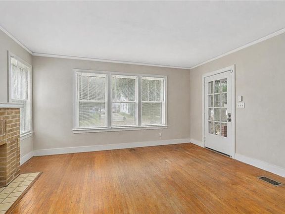 3rd image of 137 Hyland Ave