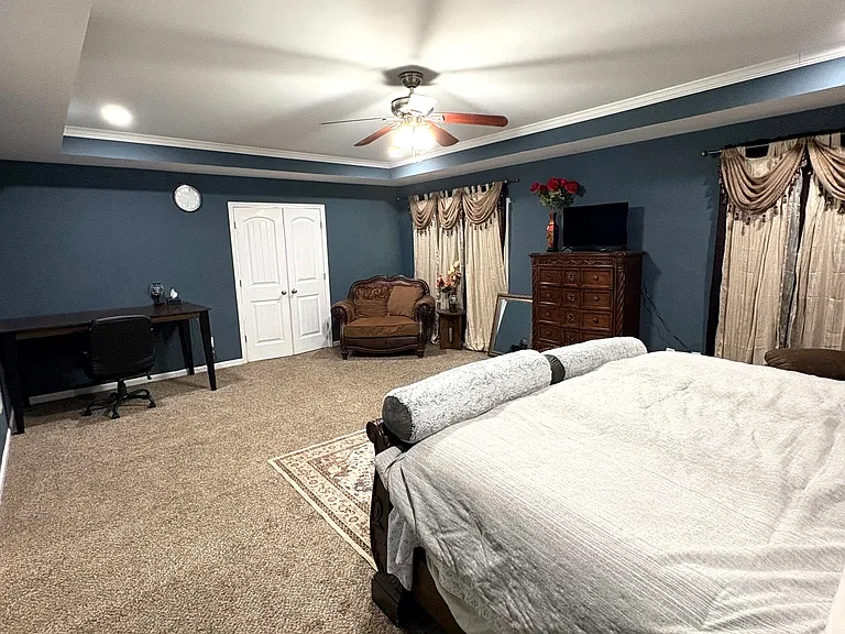 180 Village Green Ct — Photo 15