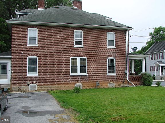 3rd image of 25 E Madison St
