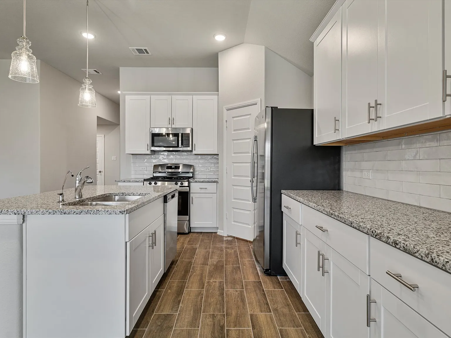 3 bed, 1764 sqft, $2,095 — Photo 4