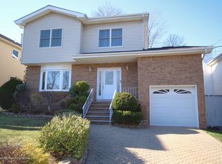 33 Summit Pl, Staten Island, NY 10312