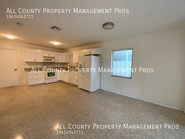 Central Sarasota/Canal home/Terrazzo Floors/Carport/Lawn Care Included/Pet Friendly/Central A/C, ... — Photo 4