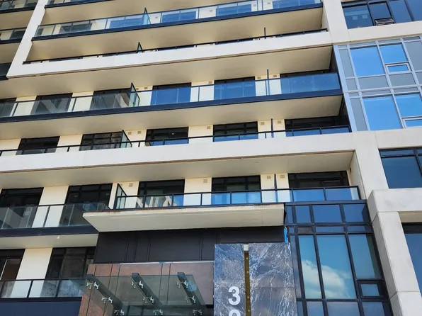 3200 William Coltson Ave #319, Oakville, ON L6H 7W6