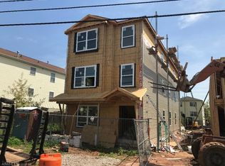 576 S 11th St, Newark City, NJ 07102