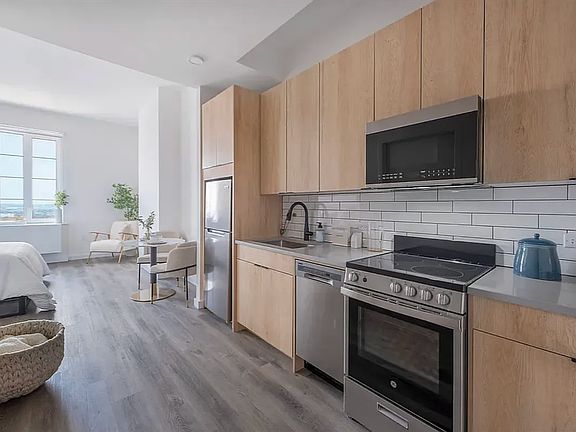 2nd image of 1856 Park Ave #17C