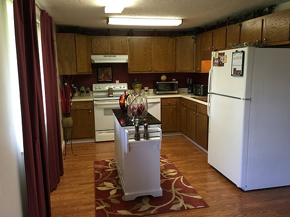 3rd image of 320 Porter Dr