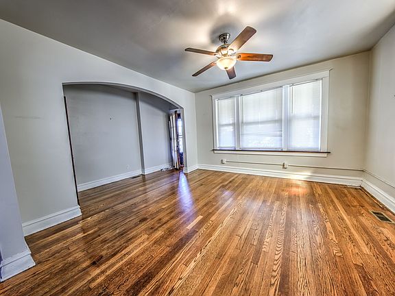 2nd image of 5231 S Grand Blvd #1F