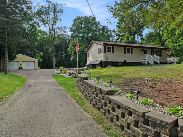 234 8th St, Plainwell, MI 49080