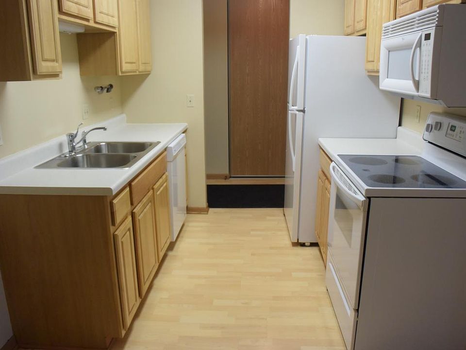 1st image of 14115 Pennock Ave APT 204
