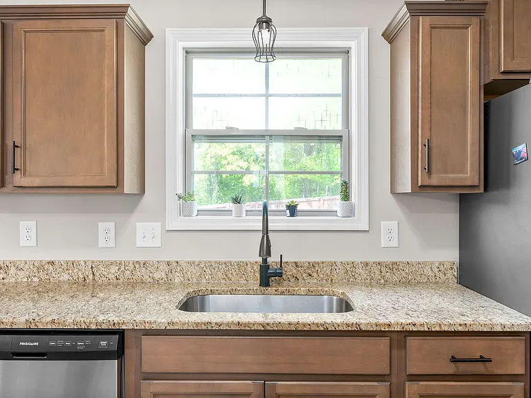 177 Bonnell Dr — Photo 2
