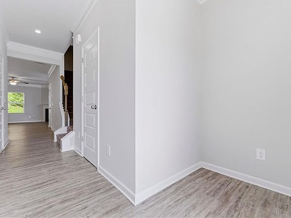 4th image of 3847 Clarington Dr