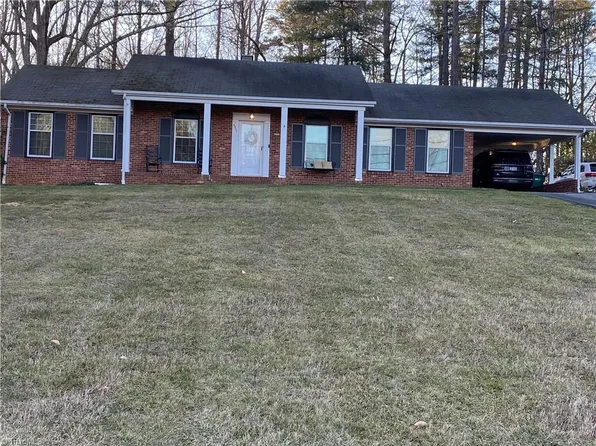 2800 Knob Hill Dr, Clemmons, NC 27012