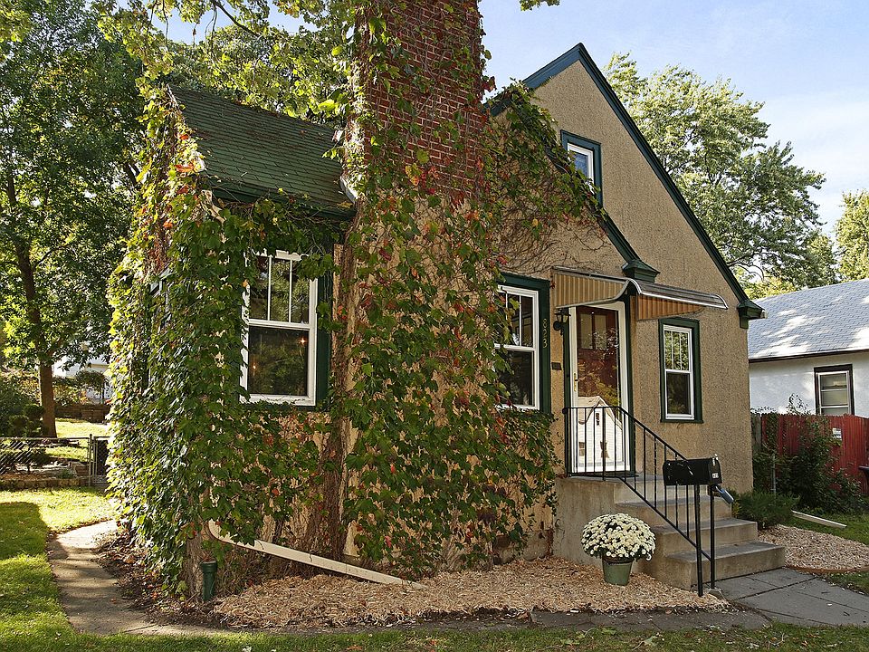 1st image of 823 Clayland St