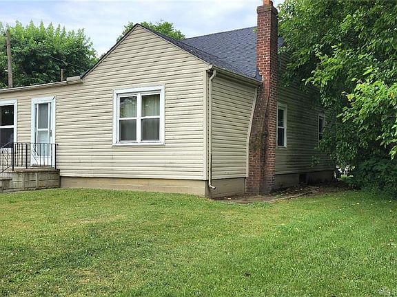 3rd image of 37 Marilyn Ave