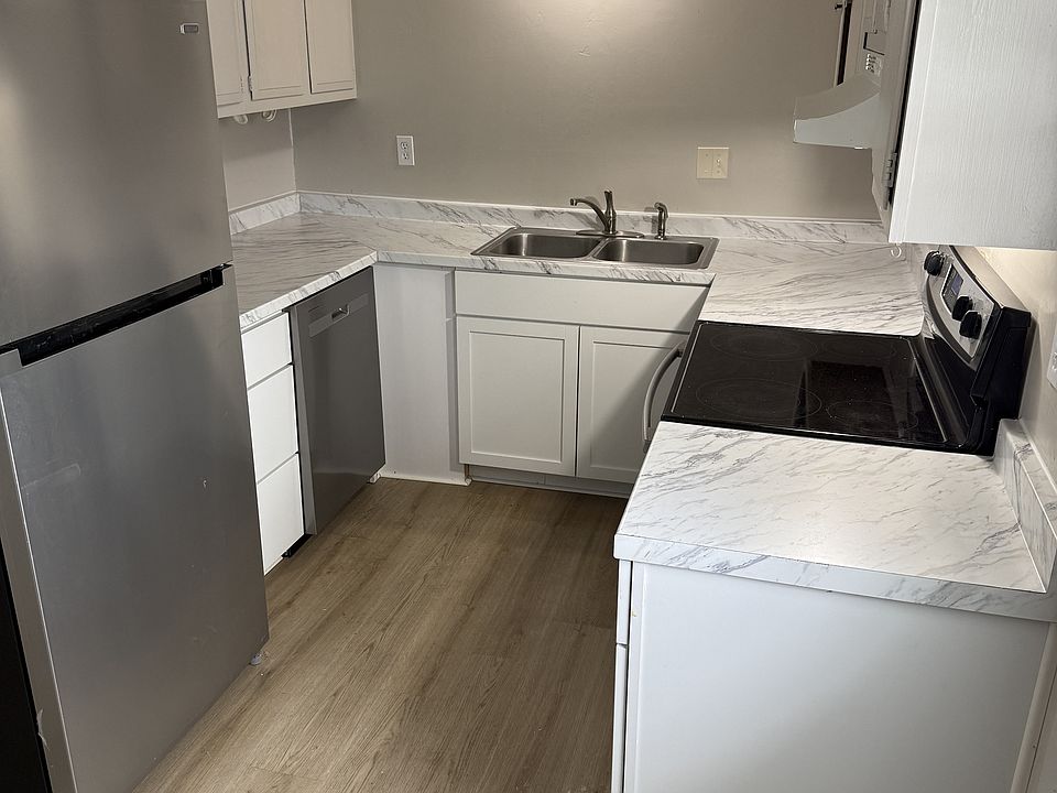 1st image of 8 Gardendale St #3